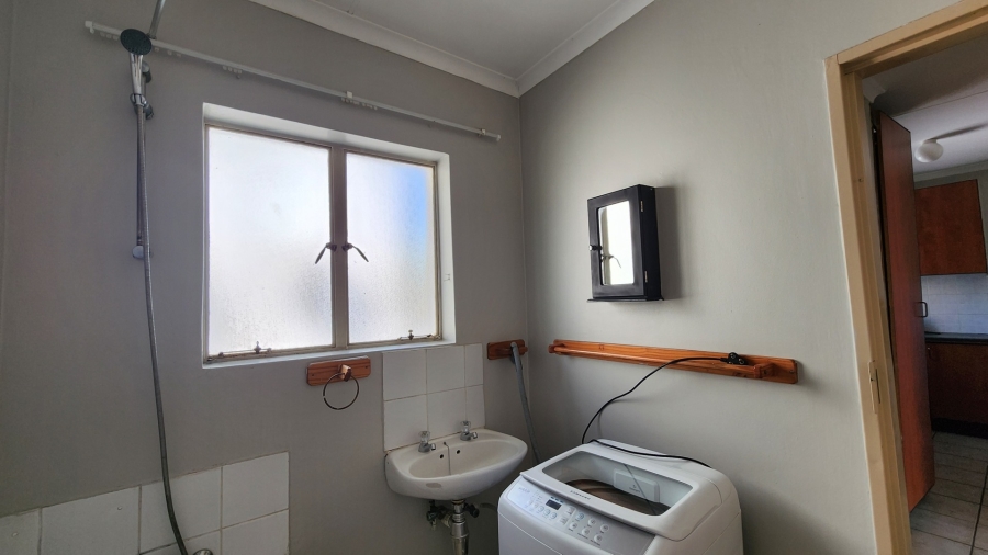 To Let 2 Bedroom Property for Rent in Kannoniers Park North West